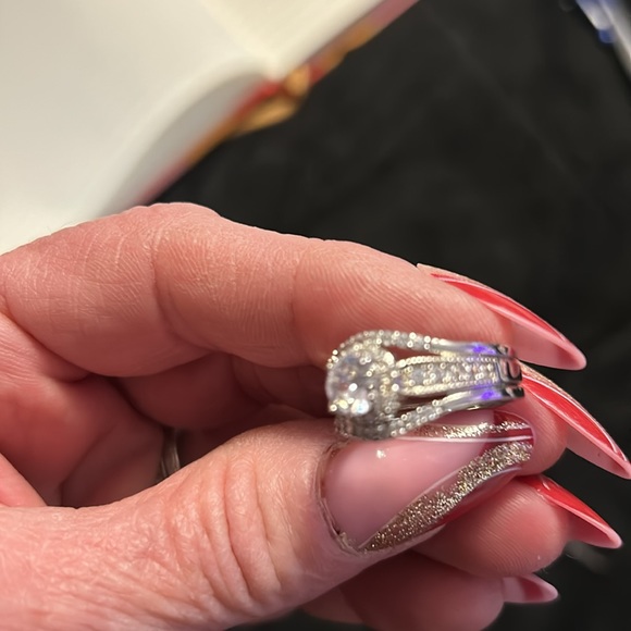 Ring - Picture 3 of 6